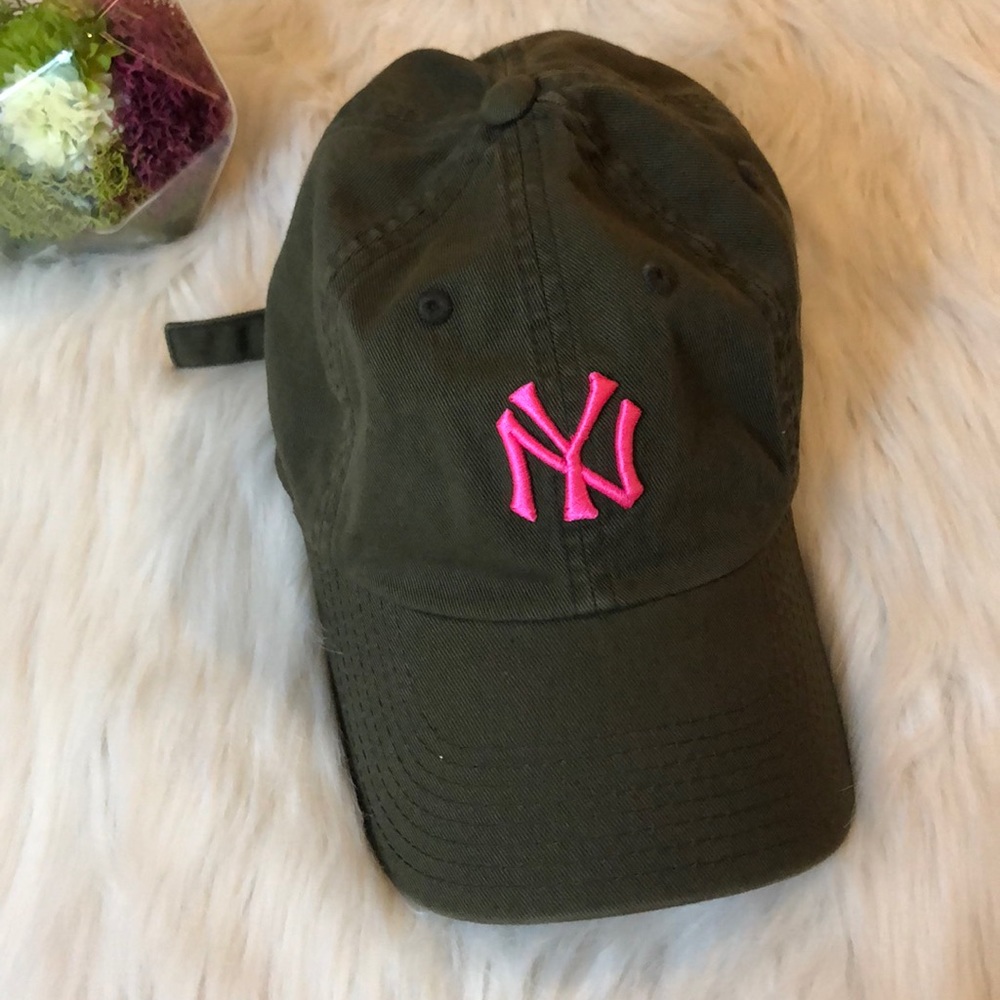 Yankees Hat 🧢 - Picture 1 of 5